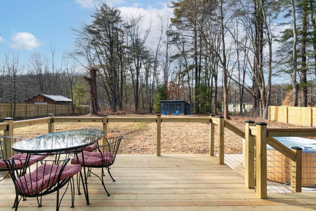 New Paltz Zen Wellness Cabin W/ Hot Tub Luaran gambar